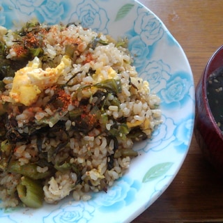 ふんわり卵入り…高菜のパラパラ玄米チャーハン